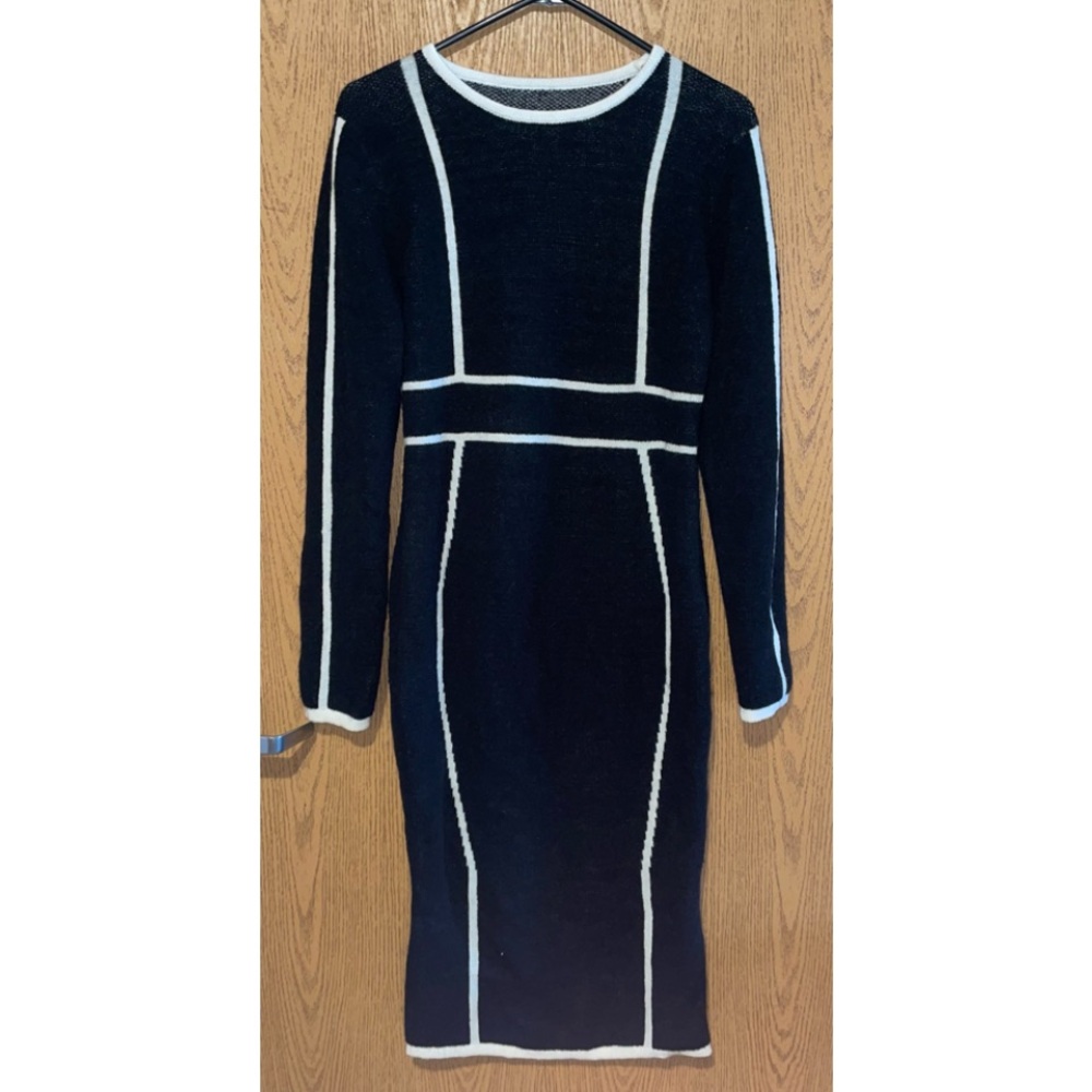 SALE🎈NWOT GORGEOUS SOFT ELEGANT KNIT DRESS WITH DESIGNED TO FLATTER! - Picture 6 of 8